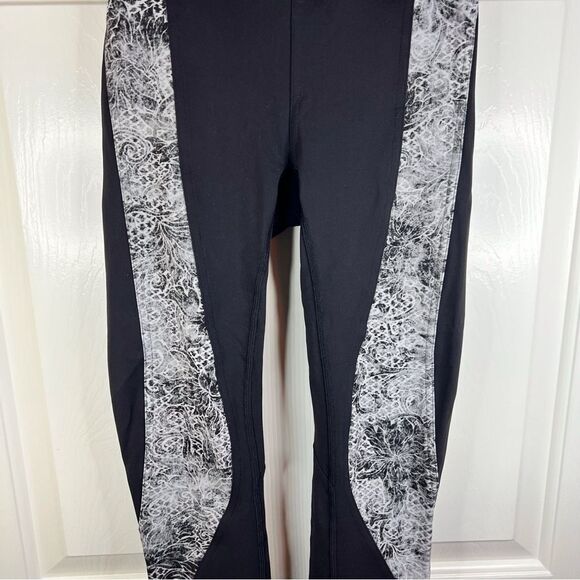 Lululemon Sweat and Repeat Crop Sz 2 Flattering Comfy Black Sterigraph Starlight - Picture 5 of 10